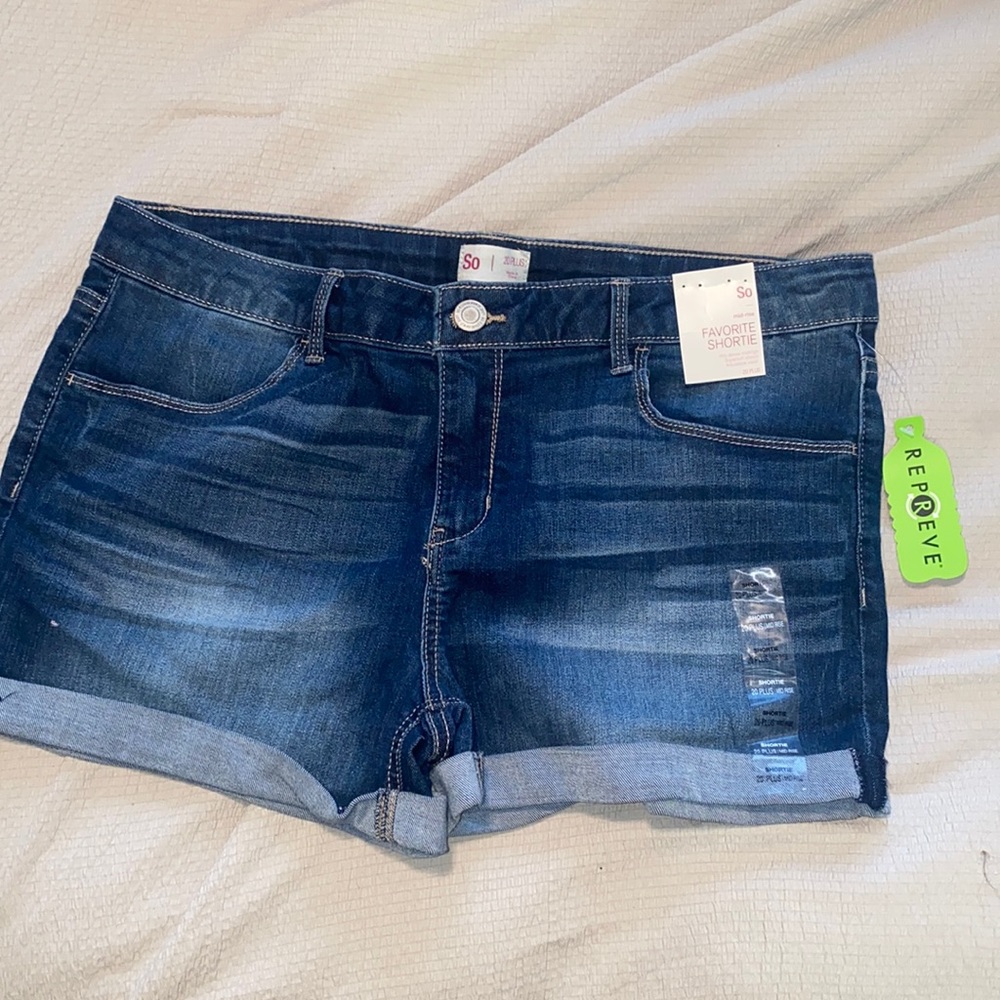 NWT So Mid-Rise favorite shortie jean shorts